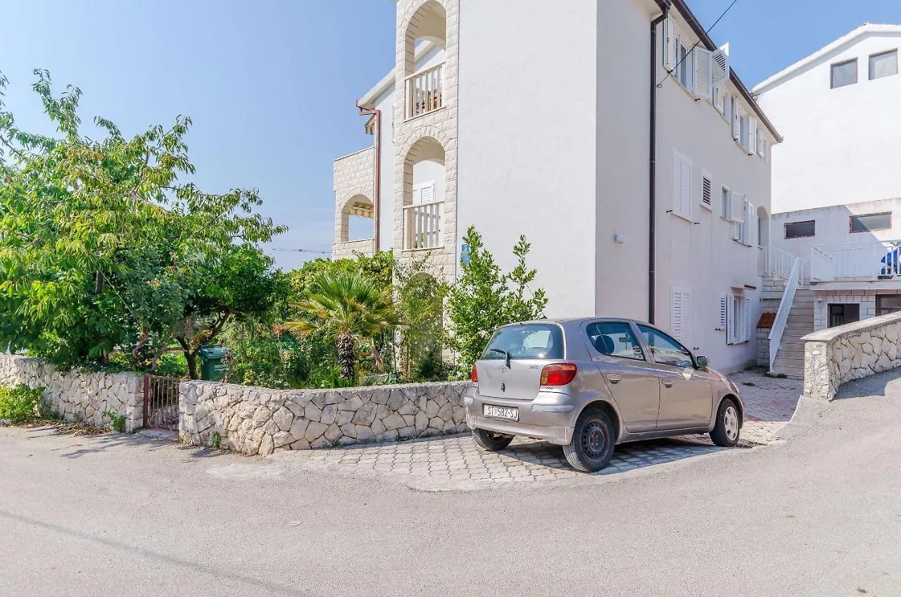 Apartments Tily Trogir