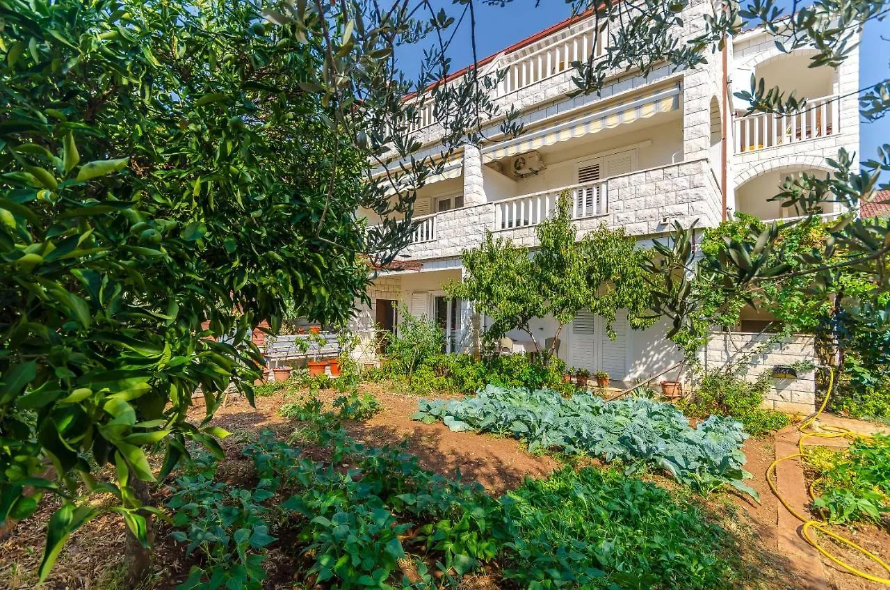 Apartments Tily Trogir