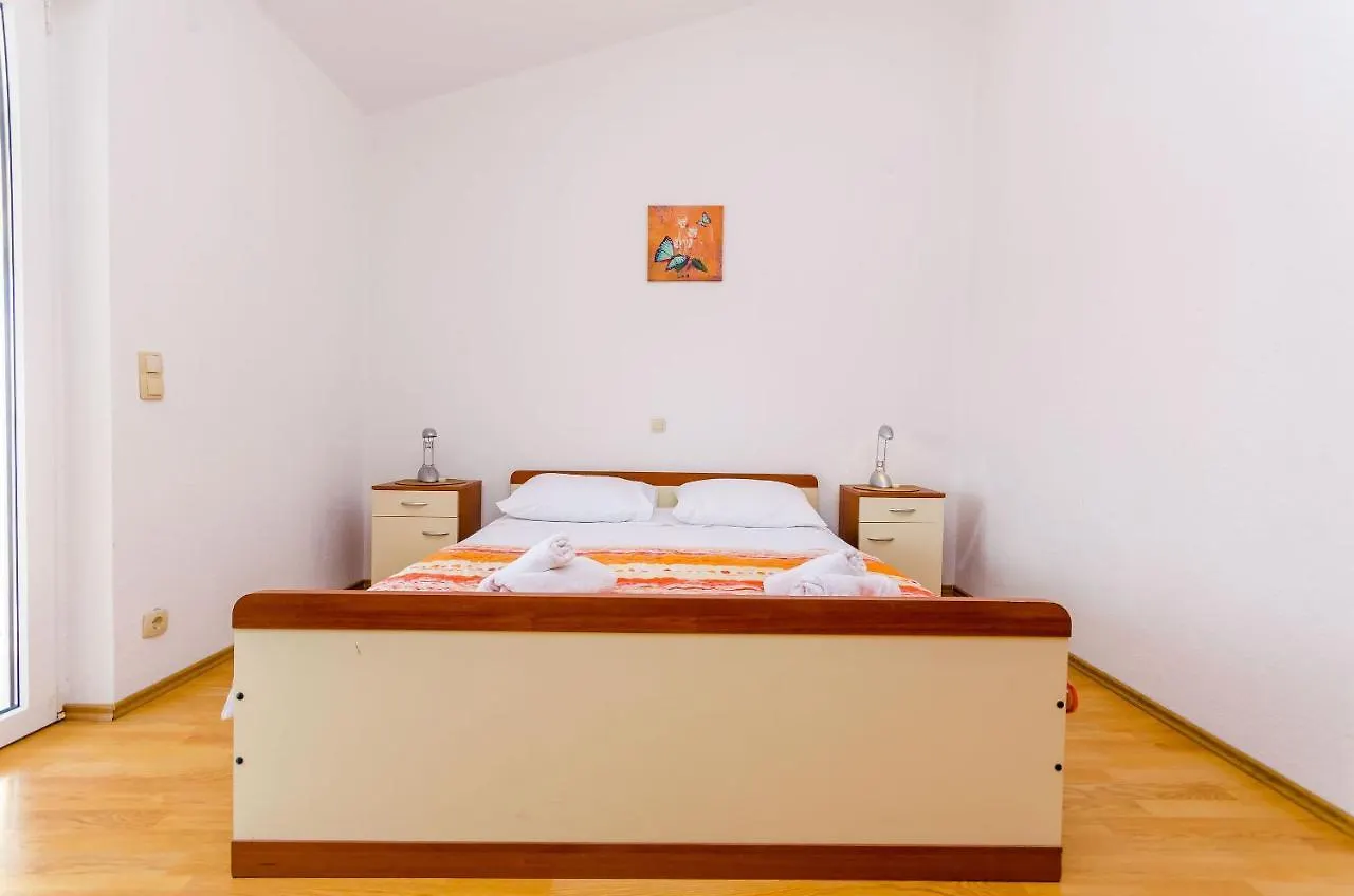 Apartments Tily Traù