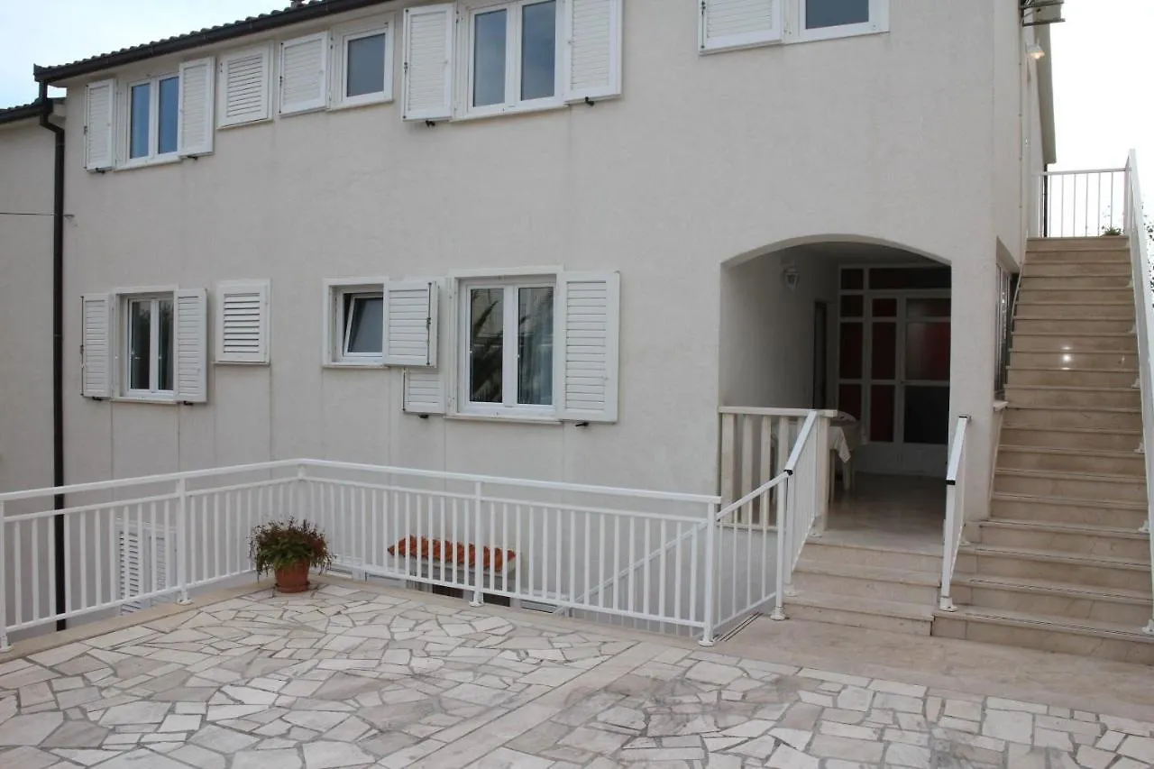 Apartments Tily Trogir Kroatien