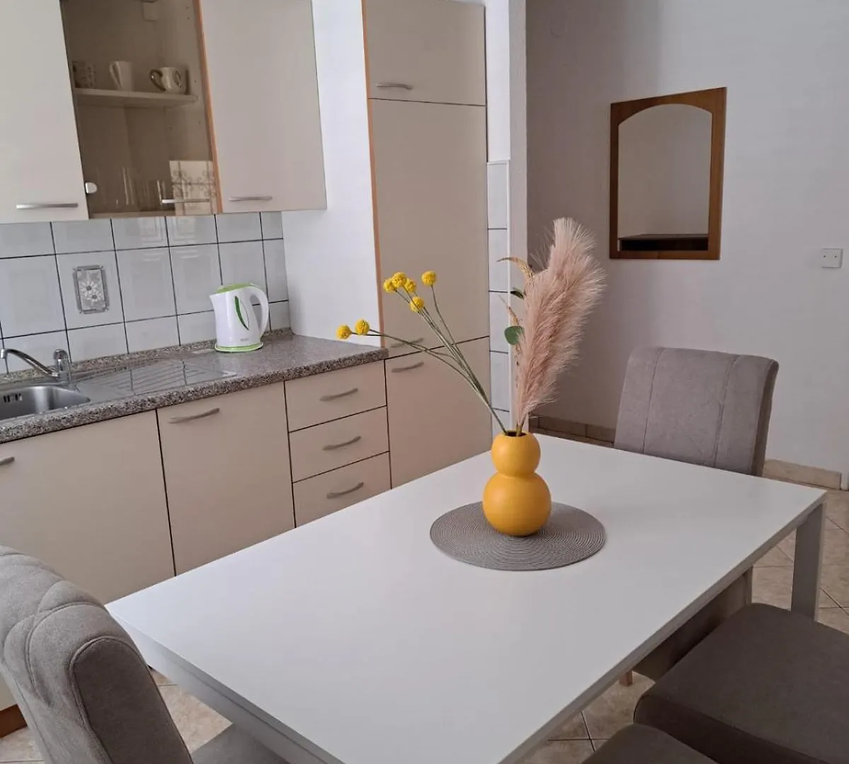 Apartments Tily Trogir 0*,