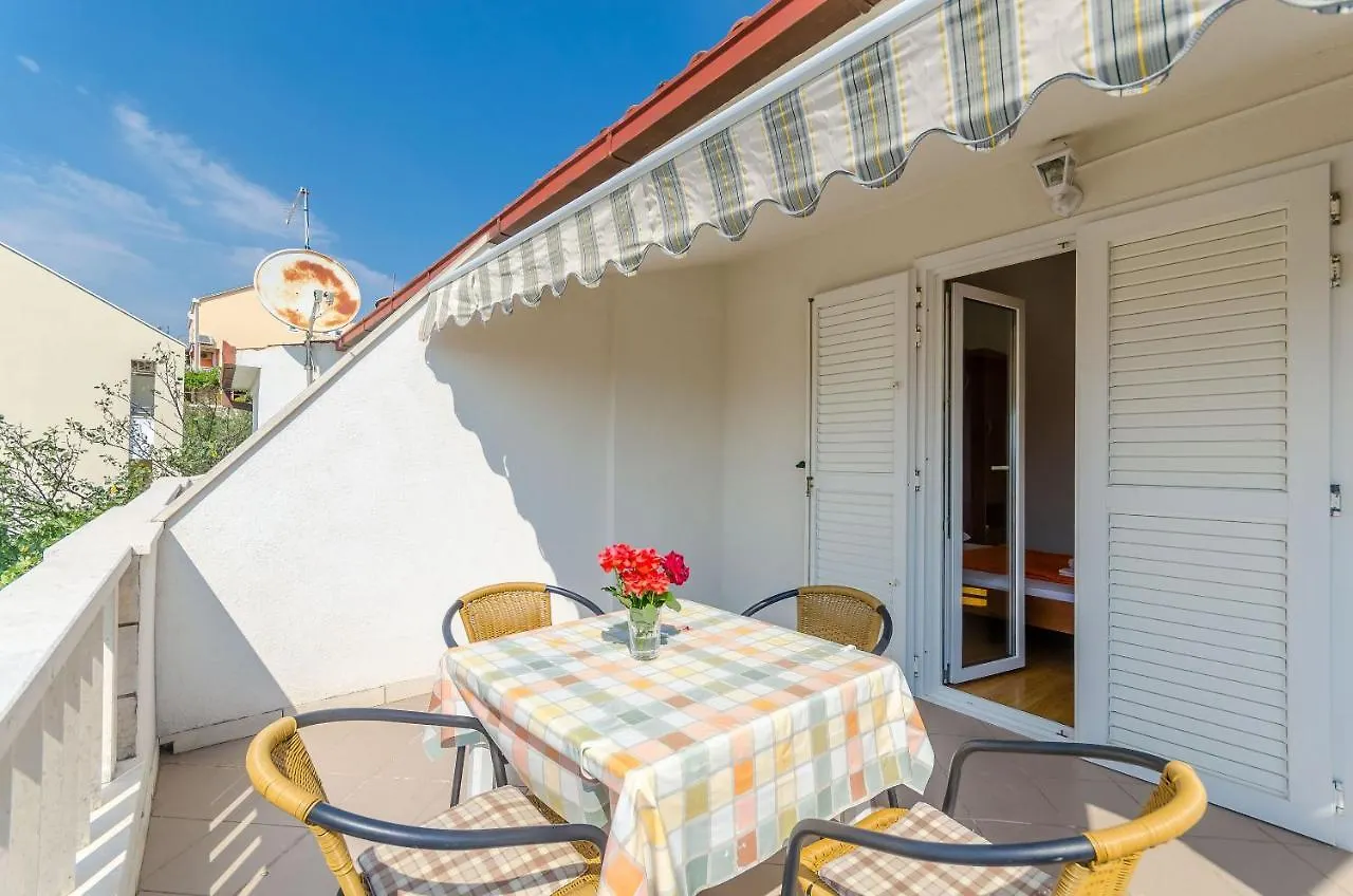 Apartments Tily Трогир 0*,