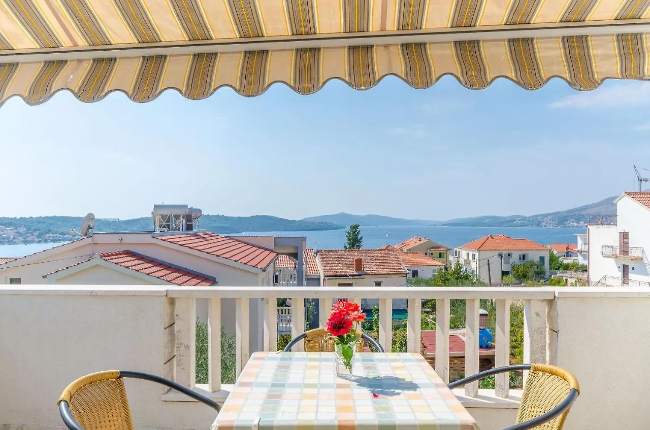 Apartments Tily Трогир