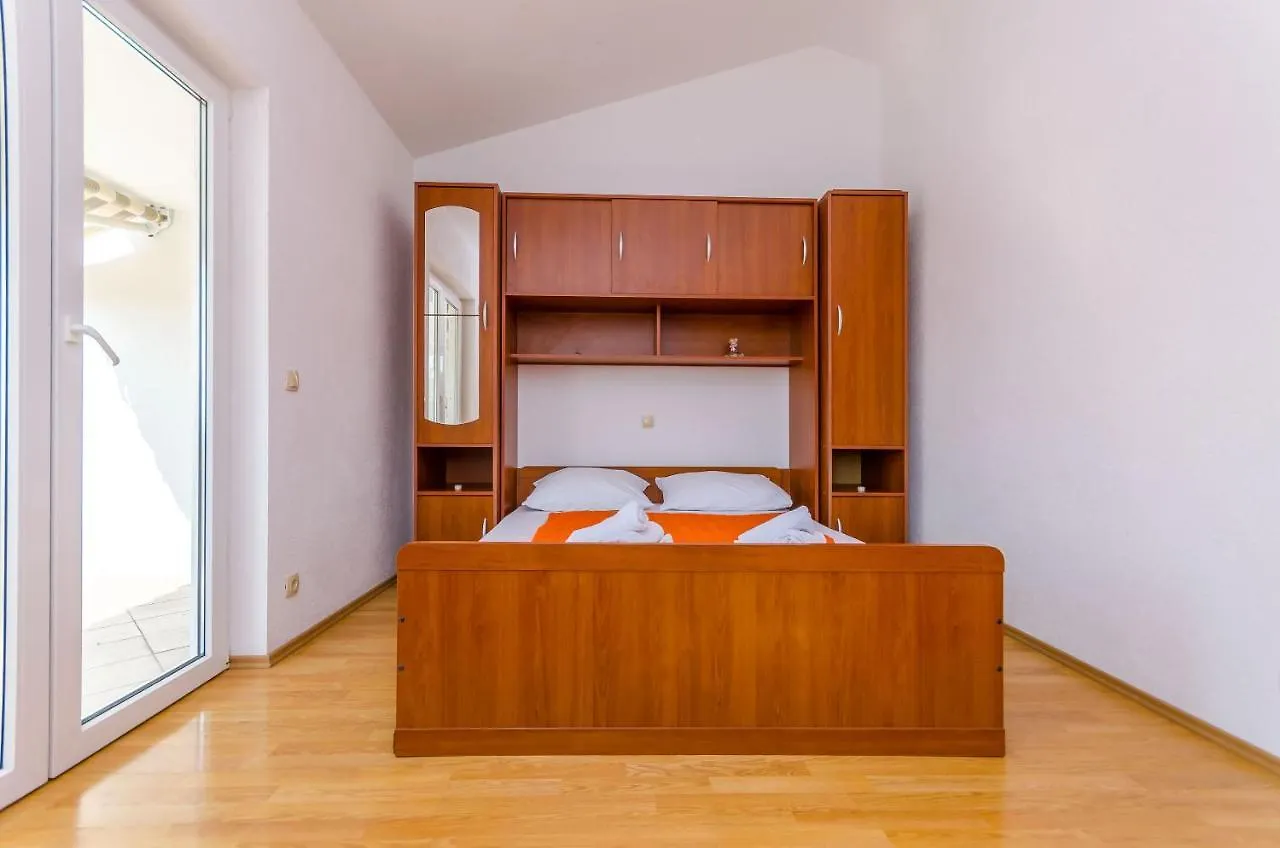 Apartments Tily Трогир